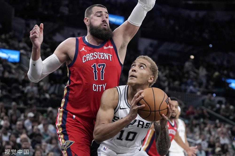 但目前他依 但目前他依